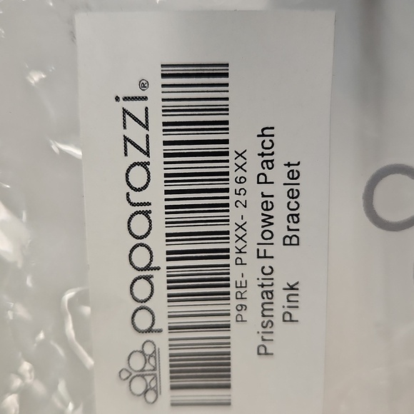 NWT Paparazzi Prismatic Patch Pink & Silver Women's Braclet - Picture 4 of 4